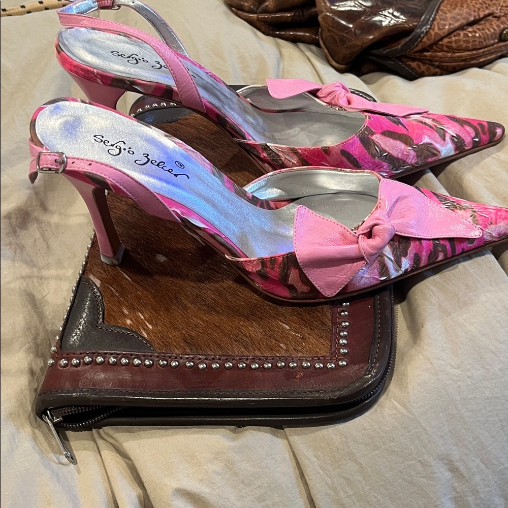 Sergio Zelcer Vibrant Pink Heels with Bow - Picture 3 of 5